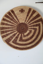 Load image into Gallery viewer, Vintage Pima Man in the Maze Basket
