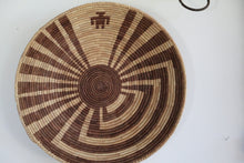 Load image into Gallery viewer, Vintage Pima Man in the Maze Basket
