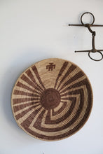 Load image into Gallery viewer, Vintage Pima Man in the Maze Basket
