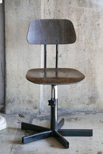 Load image into Gallery viewer, Vintage Mid Century Modern Architects Swivel Chair
