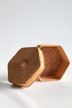 Load image into Gallery viewer, Woven Basket With Lid
