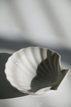 Load image into Gallery viewer, Ceramic Shell Dish
