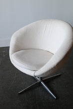 Load image into Gallery viewer, Mid Century Modern Swivel Pod Chair
