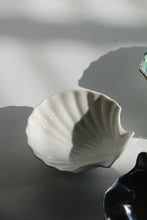 Load image into Gallery viewer, Ceramic Shell Dish
