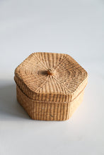 Load image into Gallery viewer, Woven Basket With Lid
