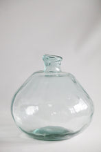 Load image into Gallery viewer, Blown Glass Vase made in Spain
