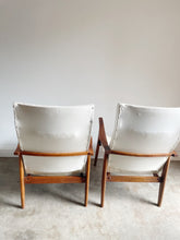 Load image into Gallery viewer, Pair Of Mid Century Modern Lounge Chairs
