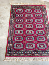 Load image into Gallery viewer, Vintage Wool Oriental Rug
