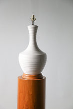 Load image into Gallery viewer, Ceramic Mid Century Modern Table Lamp
