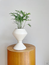 Load image into Gallery viewer, Heager Mid Century Modern Ceramic Planter

