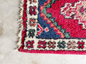 Mini Vintage Hand Knotted Wool Rug l