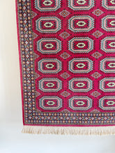 Load image into Gallery viewer, Vintage Wool Oriental Rug
