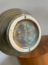 Load image into Gallery viewer, Vintage Floraline McCoy USA Vase// Planter  #424
