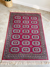 Load image into Gallery viewer, Vintage Wool Oriental Rug
