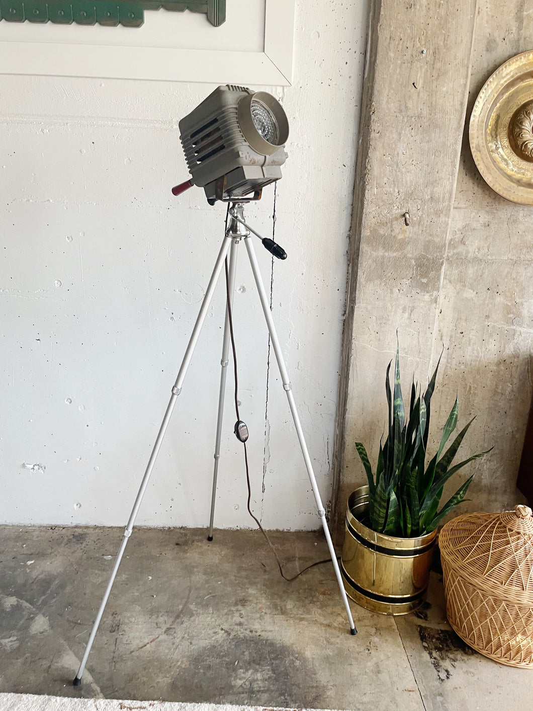 Naren Pro Spotlight Floor Lamp / Vintage Photography & Film Lighting