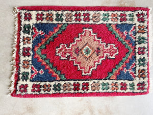 Mini Vintage Hand Knotted Wool Rug l