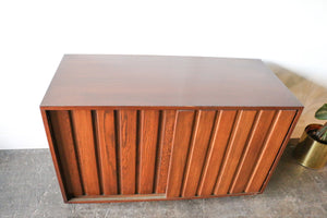Sligh Mid Century Modern Walnut Sliding Door Credenza / Dresser