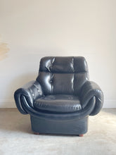 Load image into Gallery viewer, Mid Century Modern Pod Style Black Tufted Armchair by Overman
