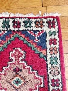 Mini Vintage Hand Knotted Wool Rug l
