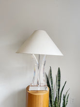 Load image into Gallery viewer, Mid Century Modern Lucite Table Lamp
