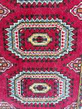 Load image into Gallery viewer, Vintage Wool Oriental Rug
