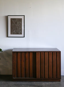 Sligh Mid Century Modern Walnut Sliding Door Credenza / Dresser