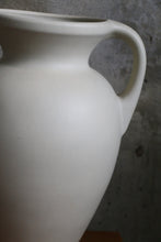 Load image into Gallery viewer, Heagar Ceramic  Vase
