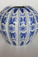 Load image into Gallery viewer, Blue and White Pottery Vase
